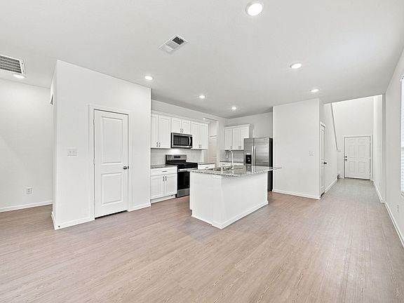 3rd image of 618 Amber Falls Dr
