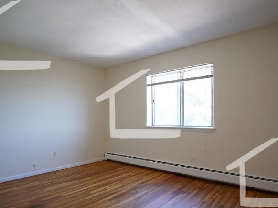 101 Sutherland Rd #5E