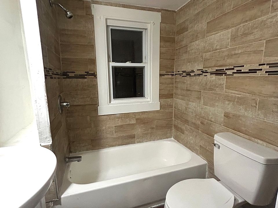 2nd image of 163 Oliver St APT 2