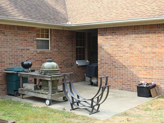 5th image of 300 Crawford Dr