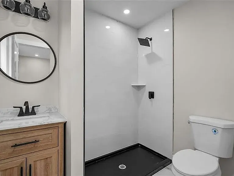155 Burnside St #1 — Photo 9