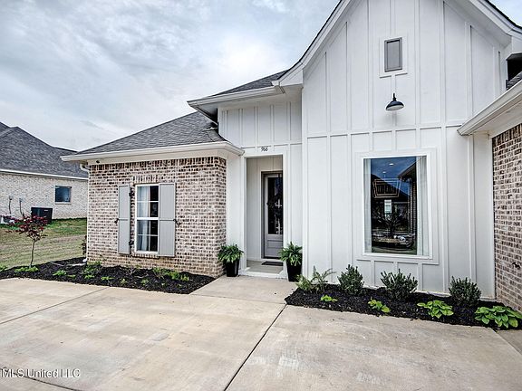 3rd image of 966 Glenwild Cir