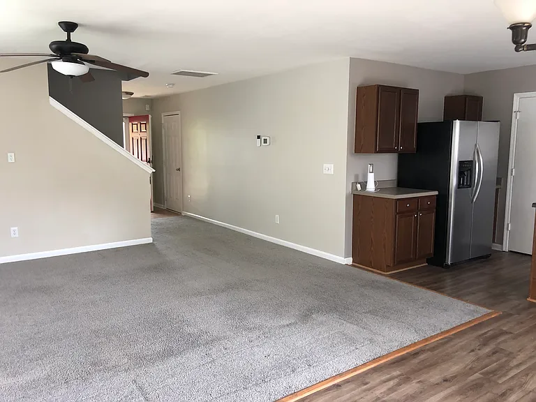 105 Palmdale Ct — Photo 2