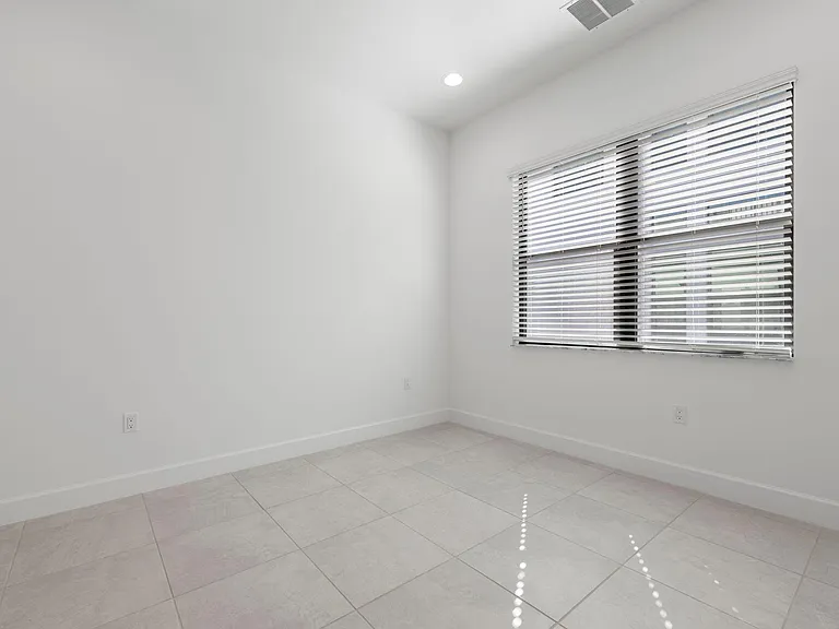 20187 Ainsley St — Photo 15
