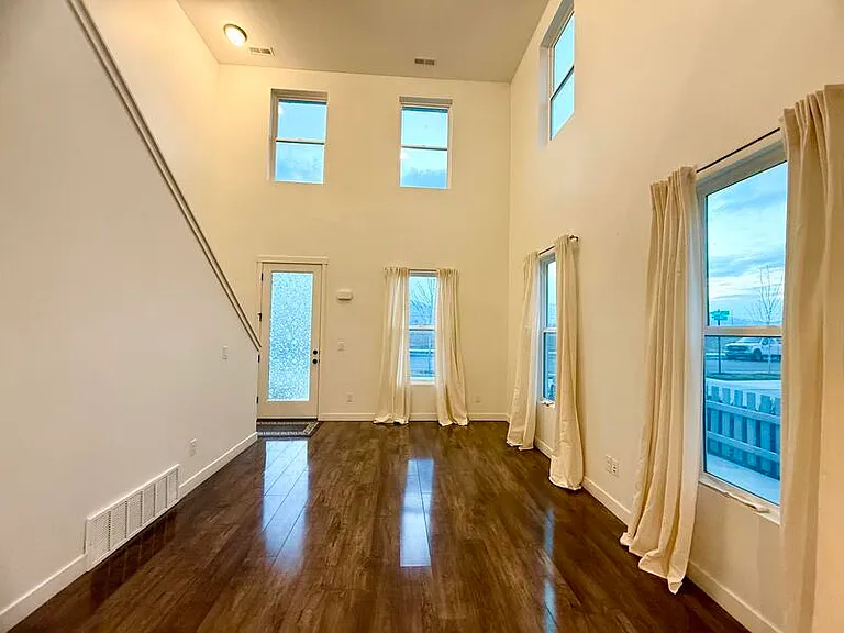 10539 S Liv Way #S — Photo 4