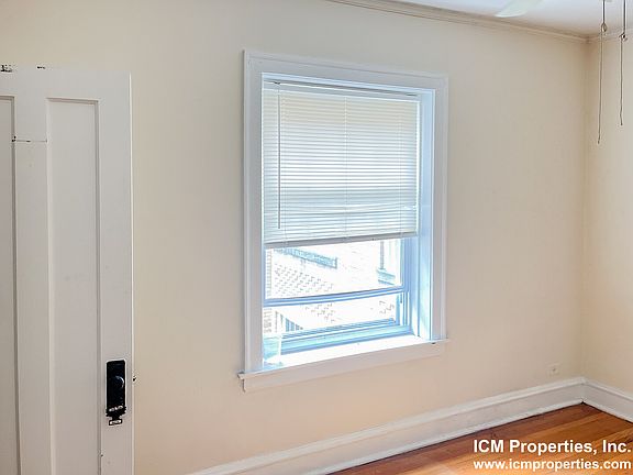 3rd image of 5208.2 N Leavitt St #2