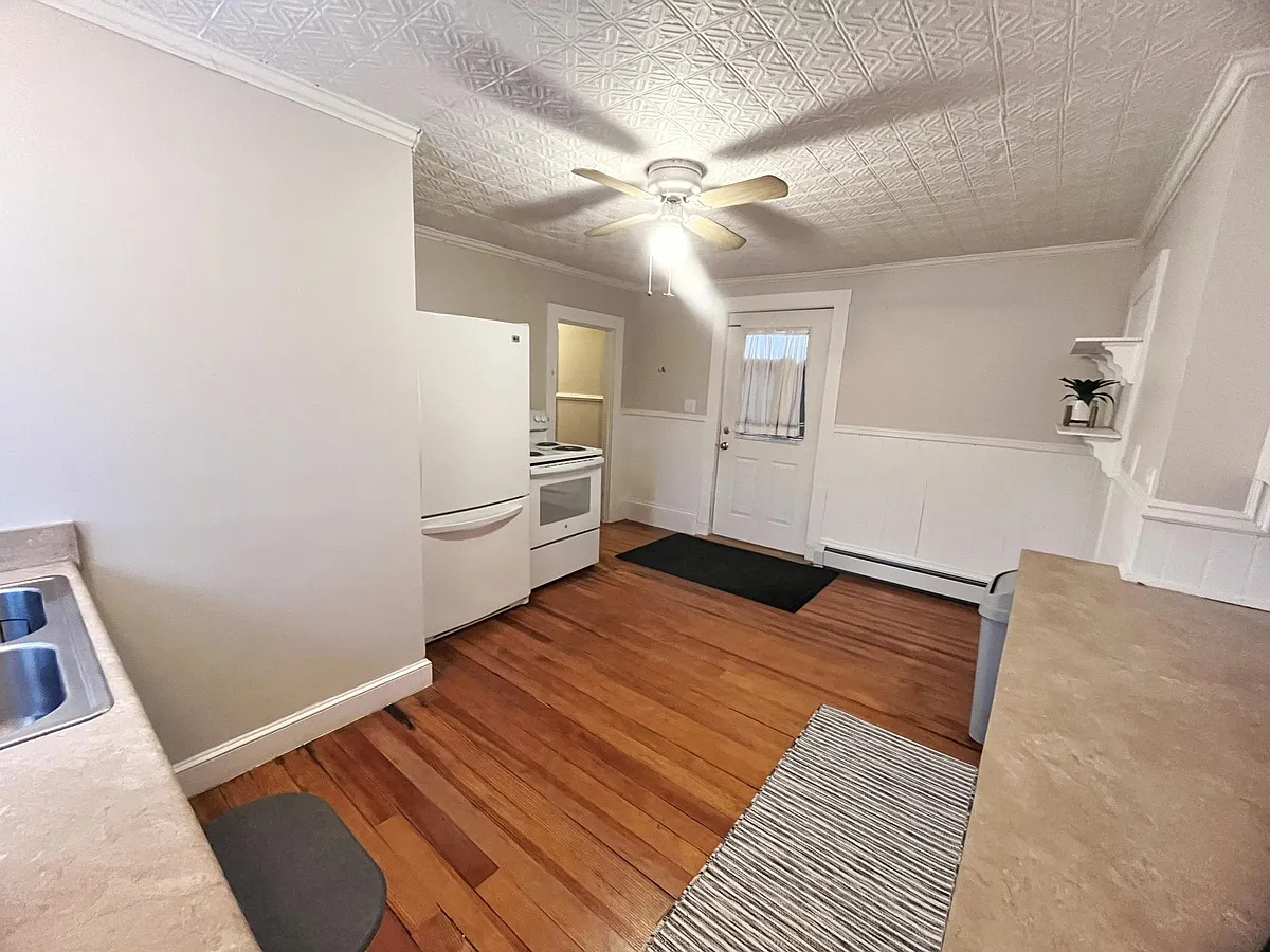 Building Photo - 87 Elm St #3