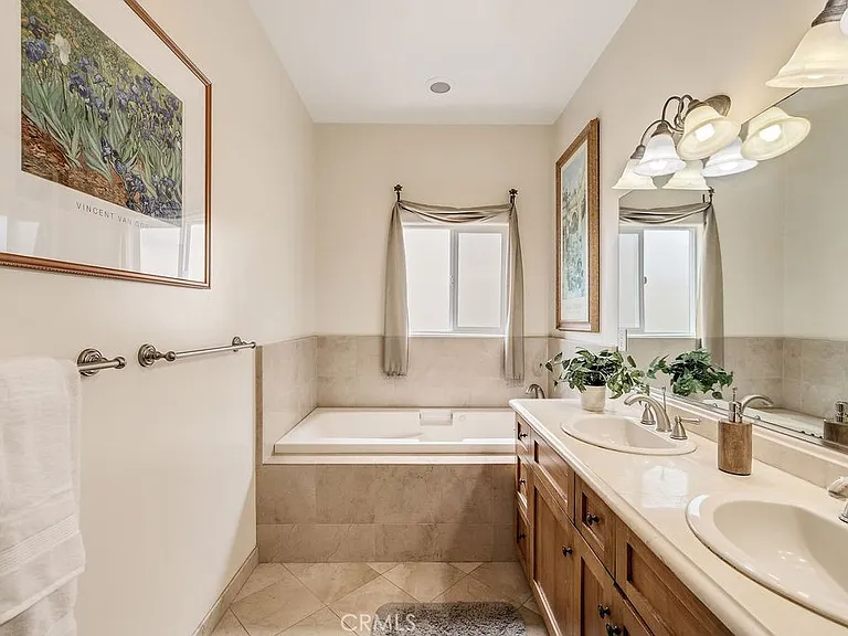 817 Monterey Blvd — Photo 21