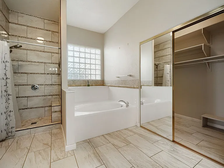 5619 W Frier Dr — Photo 11