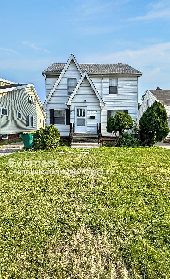 3 bed, 1.0 bath, 1335 sqft, $1,295 — Photo 1
