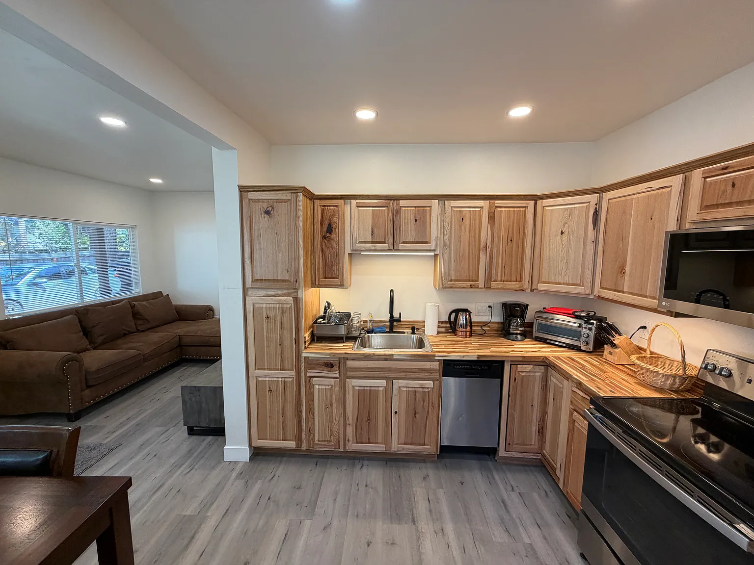 2 bed, 700 sqft, $1,399 — Photo 2