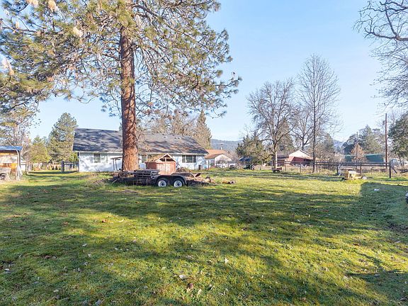 3rd image of 8576 E Evans Creek Rd