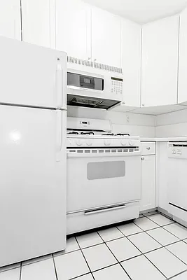 Rented by Olnick Organization | media 2