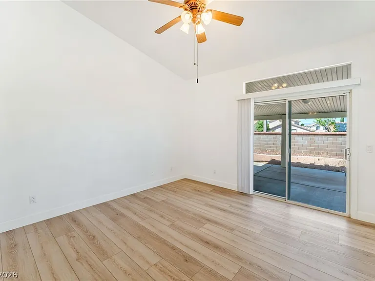 9724 Panorama Cliff Dr — Photo 8