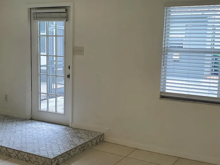 3911 W Morrison Ave #1 — Photo 4