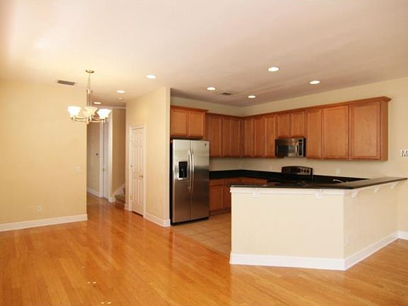 5th image of 2617 W Horatio St