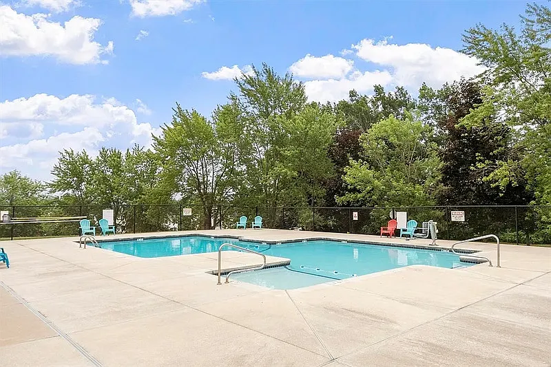 2 bed, 2.0 bath, 976 sqft, $1,890 — Photo 4