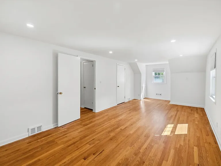 101 Pershing Rd — Photo 16