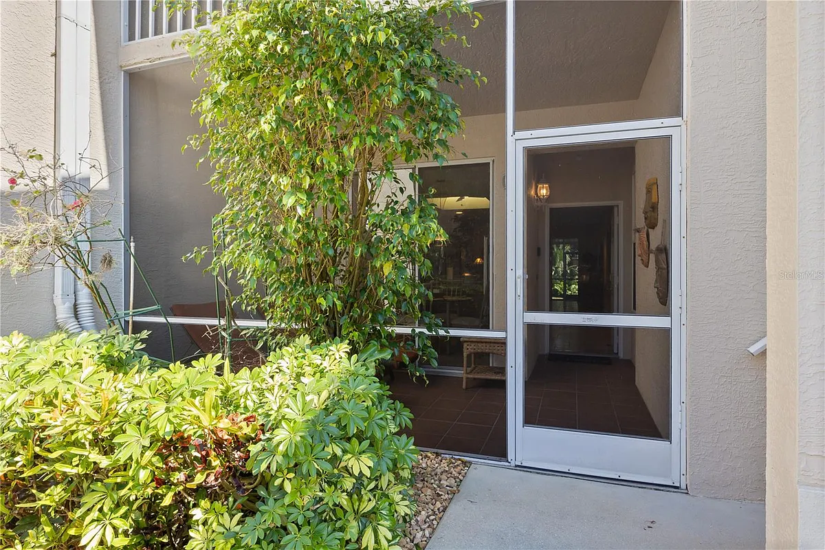 Building Photo - 9611 Castle Point Dr #915