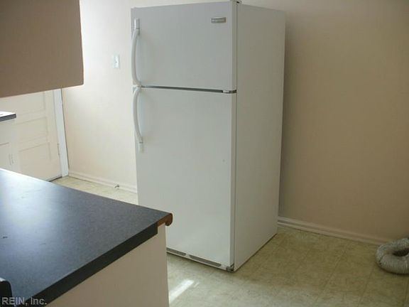 5th image of 1127 E Balview Ave #A
