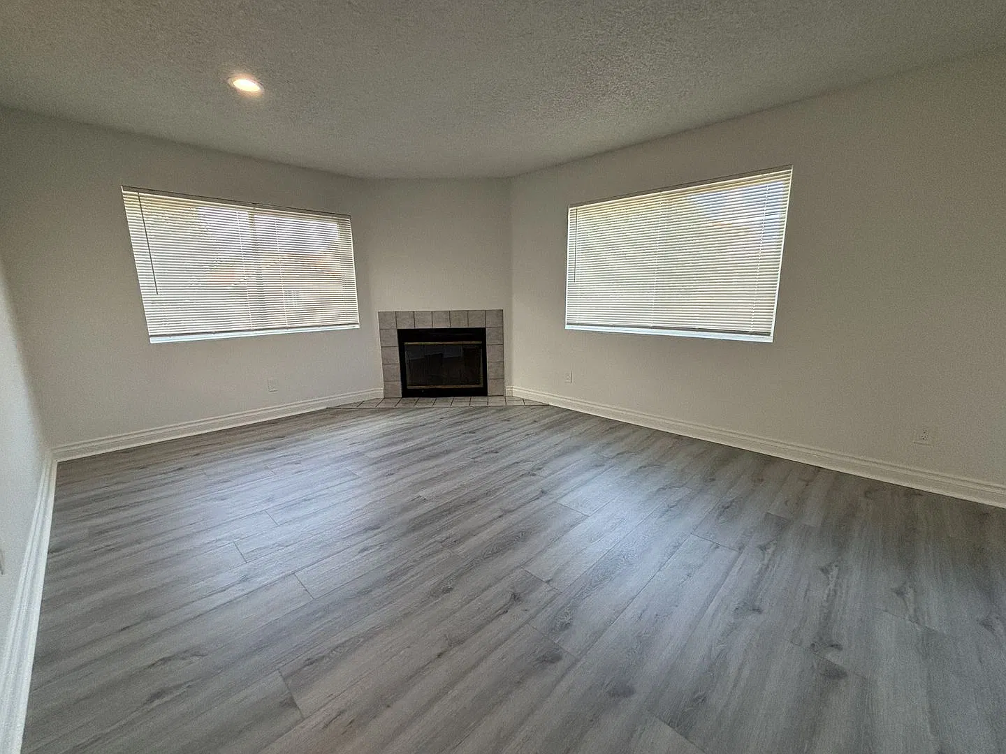 Must see bright and welcoming one bedroom one bathroom unit in La Jolla! — Photo 4
