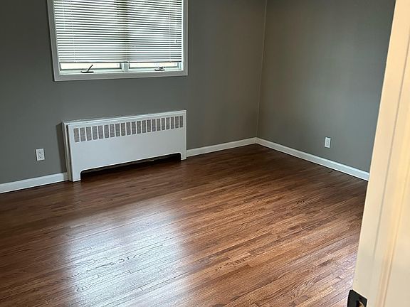 4th image of 34 Oaktree Ln