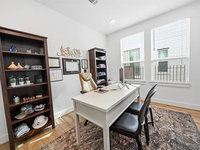 8022 Hingham Ln — Photo 10