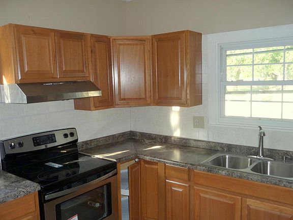 4th image of 214 Wilcox Ave