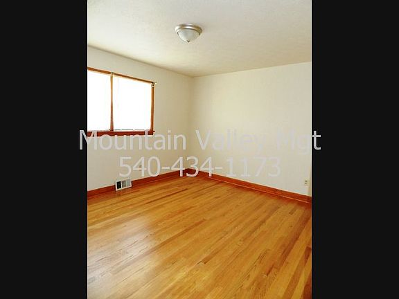 5th image of 1190 Westmoreland Dr