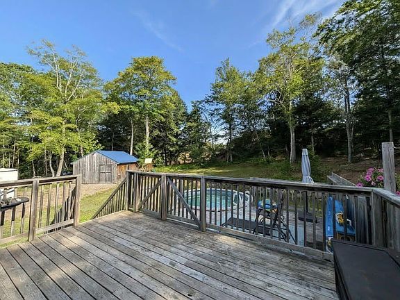 4th image of 1052 Meadowvale Rd