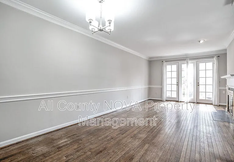 1203 Michigan Ct — Photo 11
