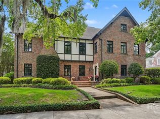 27 E 49th St, Savannah, GA 31405