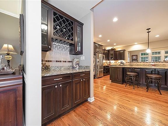 5th image of 716 Copper Creek Ln