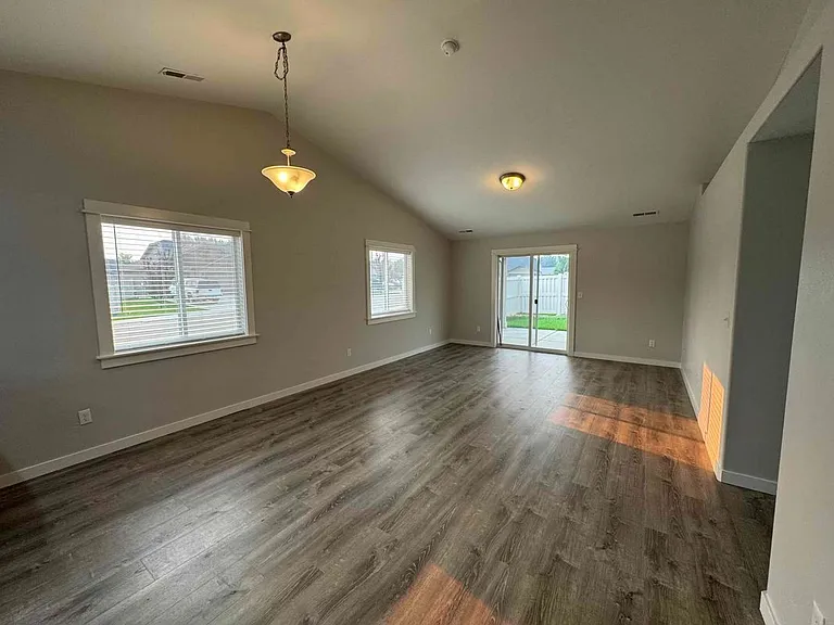 2205 E Elm Grove Dr — Photo 7