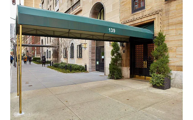 Sold by Douglas Elliman | media 27