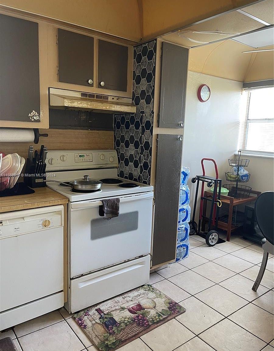 8380 Sands Point Blvd APT J310