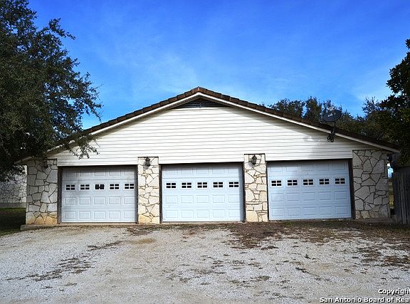 3rd image of 15385 Us Hwy 90 E