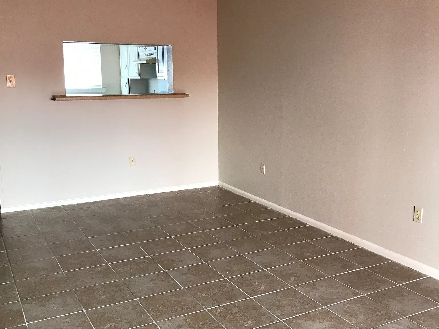 2 bed, 1100 sqft, $975 — Photo 3