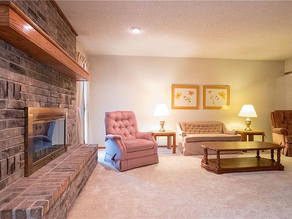 4th image of 48 Kensington Dr