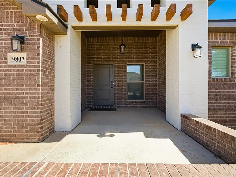 9807 Virginia Ave — Photo 2