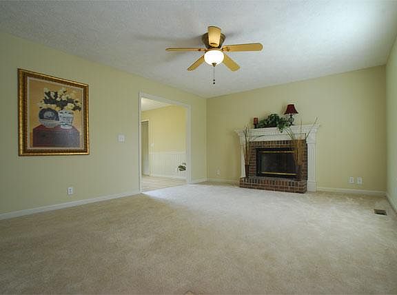 4th image of 1913 Cross Creek Dr