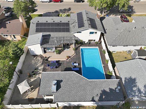 4th image of 273 Carleton Drive