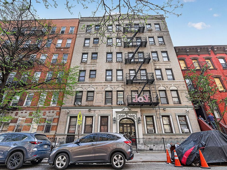 1st image of 154 S 3rd St APT 3