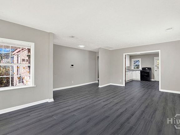 4th image of 406 Mckenzie Place