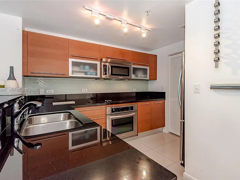 253 NE 2nd St #907 — Photo 8