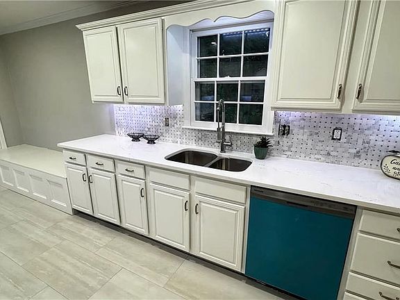 2nd image of 567 Leah Dr