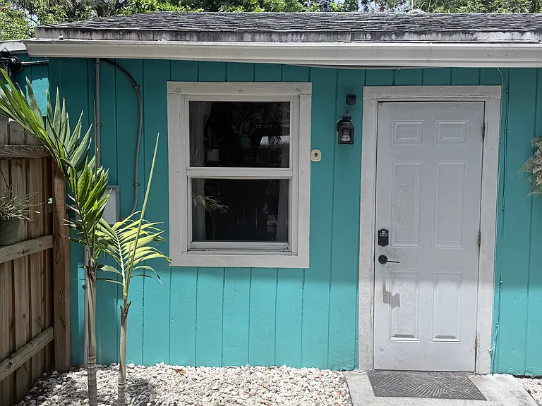 1335 NE 3rd Ave — Photo 1
