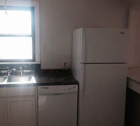 5th image of 1019 W Hazel St