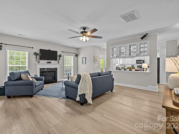 5th image of 1809 Robbins Meadows Dr