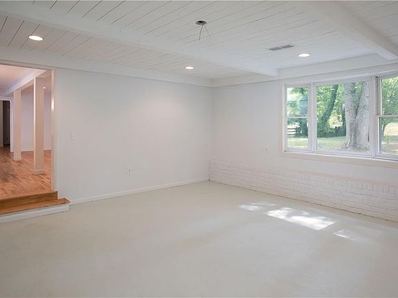 5th image of 825 Flagler Cir SE